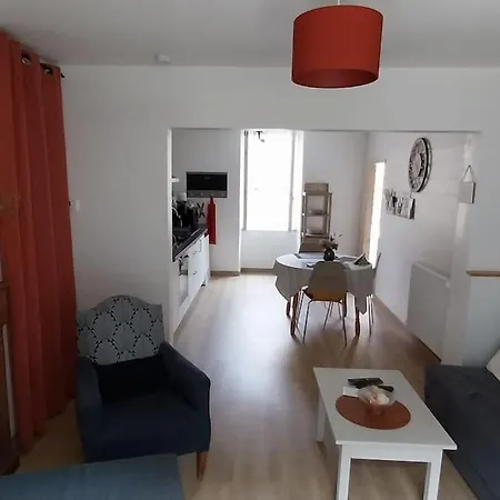 Du Porche 79700 20min Puy Du Fou *